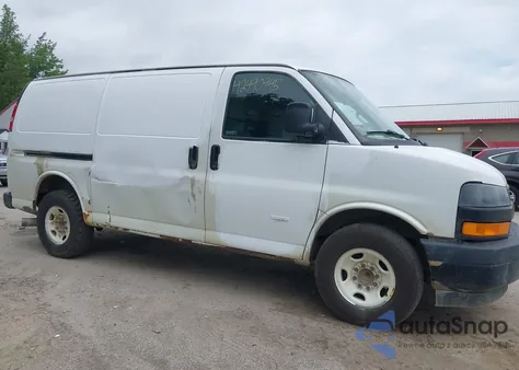 2019 Chevrolet Express 2500 Work Van z USA, uszkodzony, nr VIN 1GCWGAF19K1248126